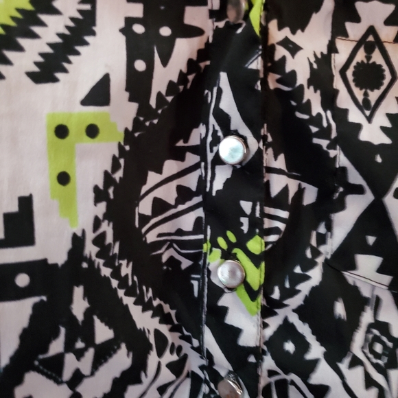 Fashion Web Blouse - Picture 4 of 10